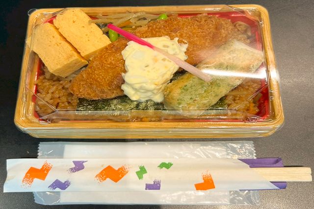 eggg-しめじ＆きんぴらの炊き込みご飯の海苔弁当