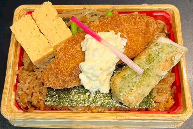 eggg-しめじ＆きんぴらの炊き込みご飯の海苔弁当