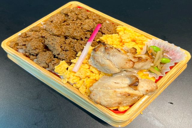 eggg-鶏そぼろ&玉子そぼろ2色弁当（鶏の西京焼き添え）