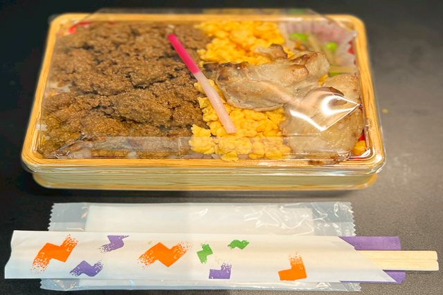 eggg-鶏そぼろ&玉子そぼろ2色弁当（鶏の西京焼き添え）