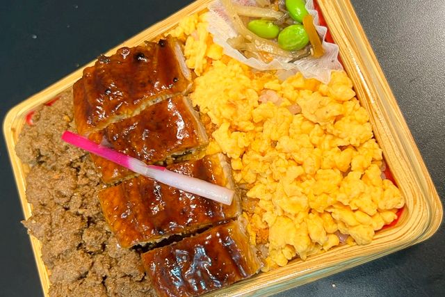 eggg-鶏そぼろ＆玉子そぼろ＆鰻のかば焼き3色弁当