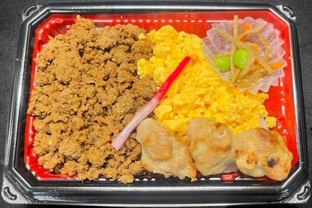 eggg-鶏そぼろ＆玉子そぼろの2色弁当（塩焼き鳥添え）
