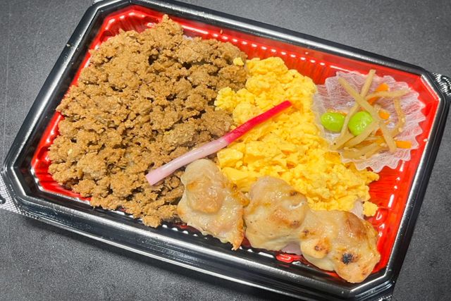 eggg-鶏そぼろ＆玉子そぼろの2色弁当（塩焼き鳥添え）