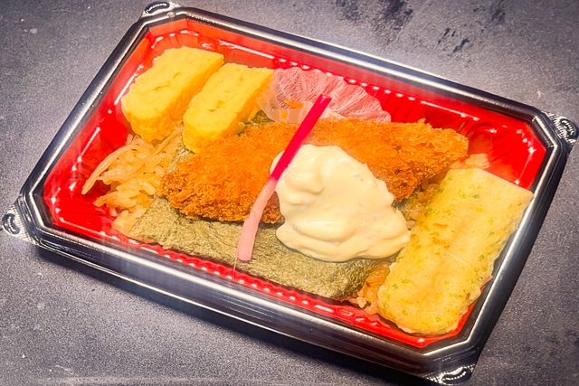 しめじ＆きんぴらの炊き込みご飯の海苔弁当の商品写真