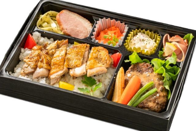 グリルチキンと牛タンハンバーグのシャンピニオンソースかけ