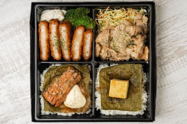 肉のしみず／肉が美味しい丼とお弁当 早朝深夜対応可能-【肉×肉の海苔弁】熟成ロースカツ～芳醇中農ソースかけ～・生姜焼き