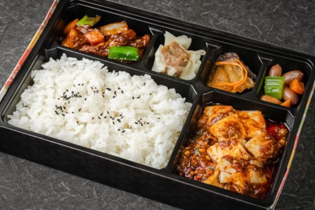 本格麻婆豆腐と鶏肉の甘みそ炒め弁当