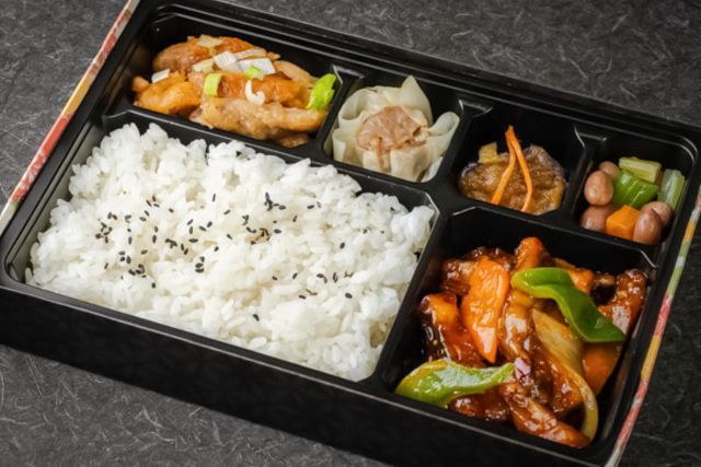 東京ムスリム飯店-茄子の四川風炒めと油淋鶏弁当