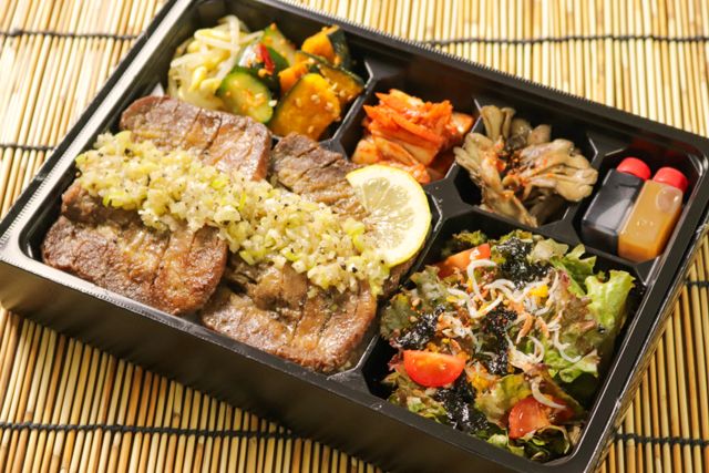一塊之肉（栃木店）-塩ダレ牛タンとからすみしらすサラダ弁当