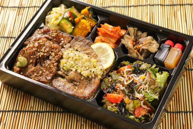 一塊之肉（栃木店）-一塊之肉とからすみしらすサラダ弁当