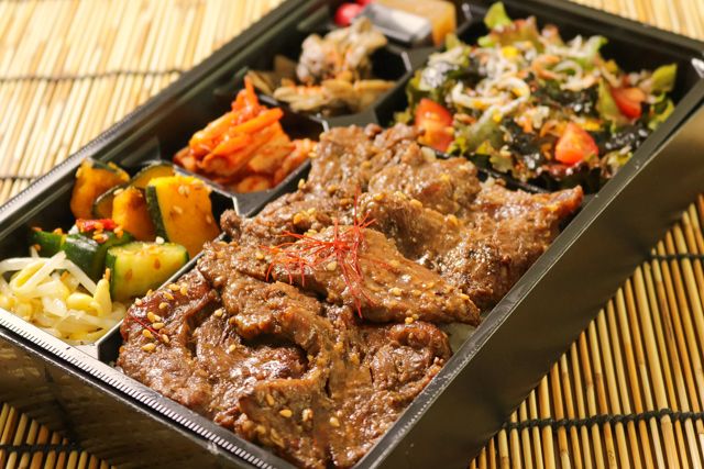 一塊之肉（愛知店）-牛ハラミ焼肉とからすみしらすサラダ弁当