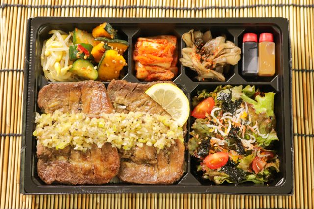 一塊之肉（愛知店）-塩ダレ牛タンとからすみしらすサラダ弁当