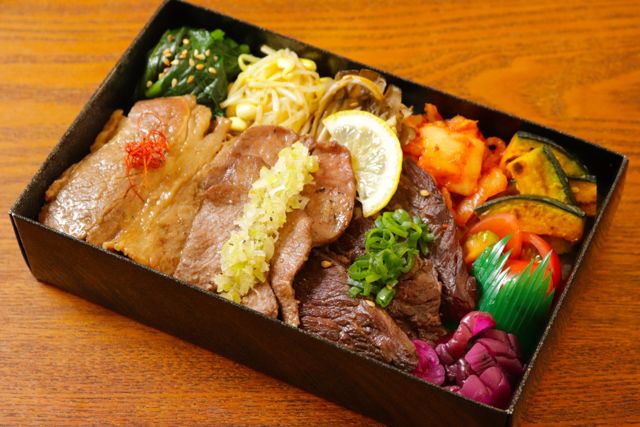 一塊之肉（愛知店）-贅沢3種盛り焼肉飯