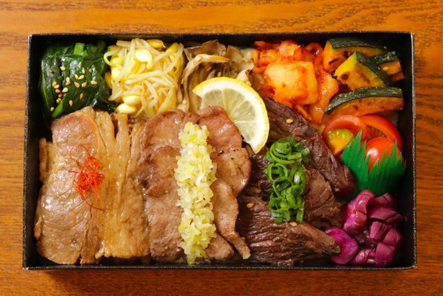 一塊之肉（愛知店）-贅沢3種盛り焼肉飯