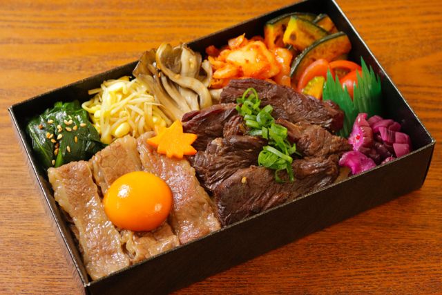 【ダブル盛り】黒毛和牛すき焼き＆牛ハラミ焼肉飯