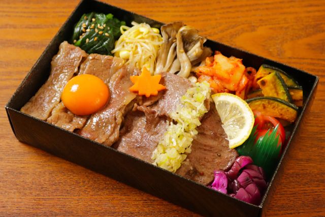一塊之肉（愛知店）-【ダブル盛り】黒毛和牛すき焼き＆塩ダレ牛タン飯