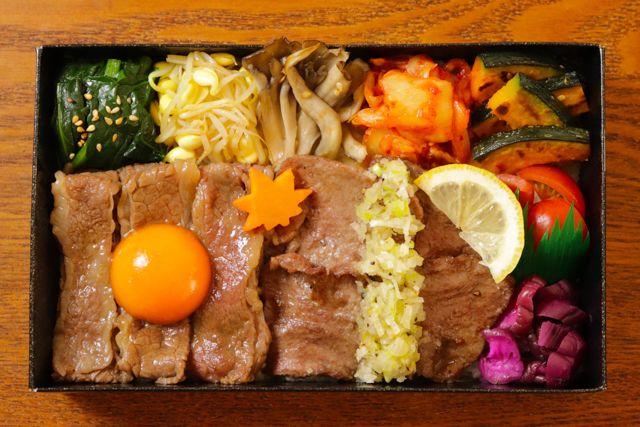 一塊之肉（愛知店）-【ダブル盛り】黒毛和牛すき焼き＆塩ダレ牛タン飯
