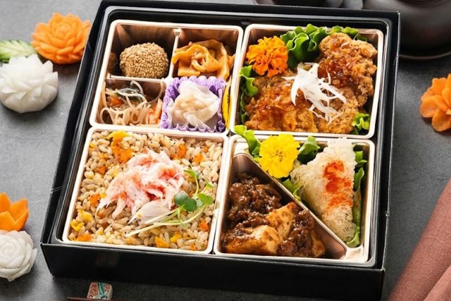 四川 style 秦（しん）-【熨斗対応可】赤焔（せきえん）〜紅ズワイ蟹炒飯と油淋鶏と四川麻婆豆腐〜