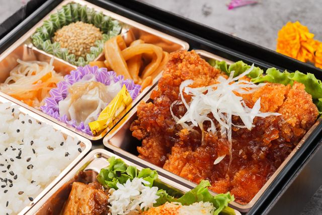 四川 style 秦（しん）-【熨斗対応可】天馬～特製油淋鶏と四川麻婆豆腐～