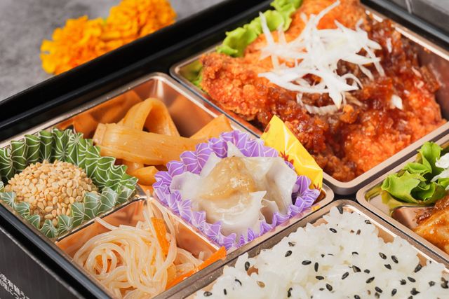 四川 style 秦（しん）-【熨斗対応可】天馬～特製油淋鶏と四川麻婆豆腐～