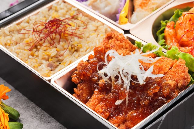 四川 style 秦（しん）-【熨斗対応可】鳳凰～特製炒飯と油淋鶏と海老のエスニックチリソース～