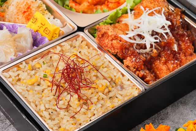 四川 style 秦（しん）-【熨斗対応可】鳳凰～特製炒飯と油淋鶏と海老のエスニックチリソース～