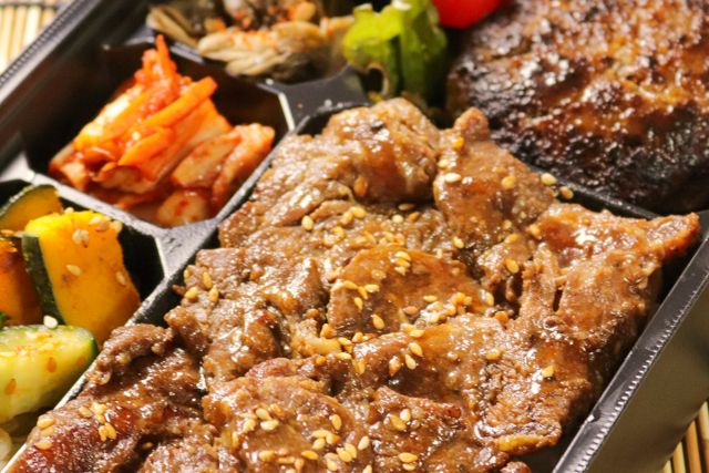 一塊之肉（石川店）-牛ハラミ焼肉とハンバーグ弁当