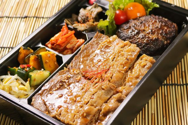 一塊之肉（大阪店）-牛カルビ焼肉とハンバーグ弁当