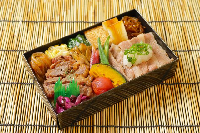 【夏季限定】 黒毛和牛夏野菜おろし牛しゃぶと牛ステーキ極重