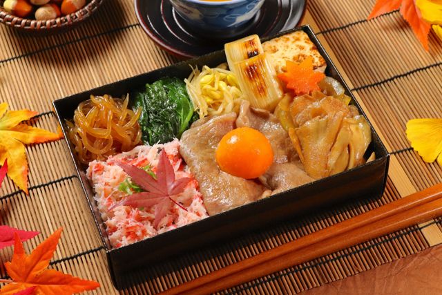 【秋季限定】 蟹と松茸の黒毛和牛すき焼き重の商品写真
