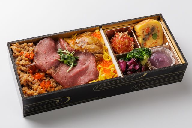 肉懐石 肉匠-牛モモ肉の低温調理ローストビーフと鶏そぼろ 若鶏照り焼きの彩り弁当