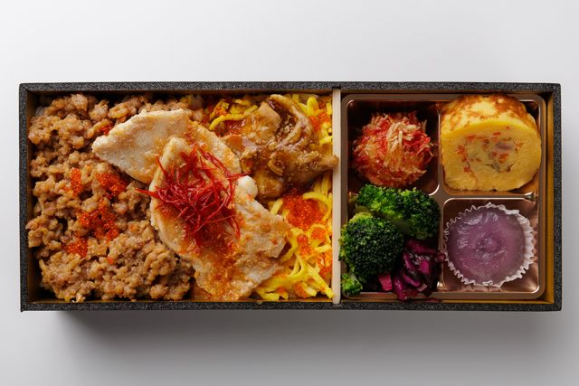 肉懐石 肉匠-四元豚モモの低温調理味噌焼きと鶏そぼろ 若鶏照り焼きの彩り弁当