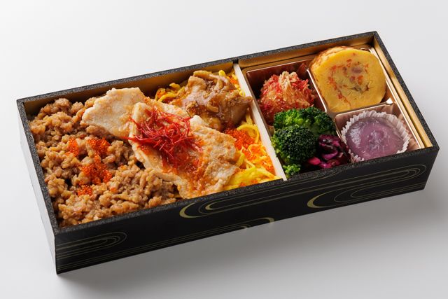 肉懐石 肉匠-四元豚モモの低温調理味噌焼きと鶏そぼろ 若鶏照り焼きの彩り弁当