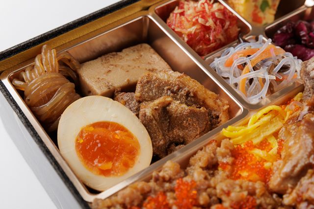 肉懐石 肉匠-プレミアムすき焼きと五種のお肉のおかず満載彩り弁当