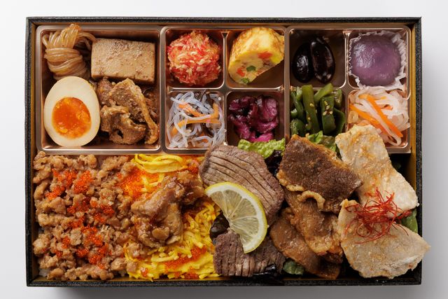 肉懐石 肉匠-プレミアムすき焼きと五種のお肉のおかず満載彩り弁当