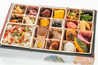 少量多種の健康彩弁当屋 出水-梅ちりめんごはんの彩弁当