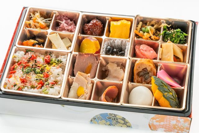 少量多種の健康彩弁当屋 出水-梅ちりめんごはんの彩弁当