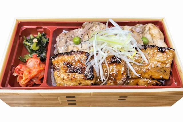 厳選肉弁 心-豚ハーフ＆ハーフ重