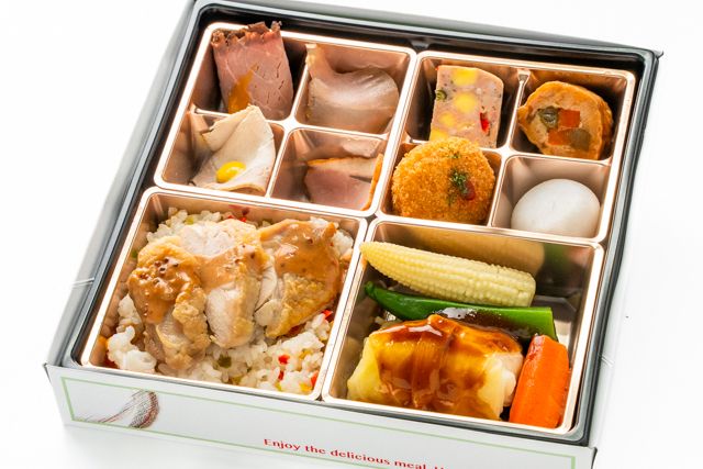 洋食 出水-グリルチキンとロールキャベツ弁当