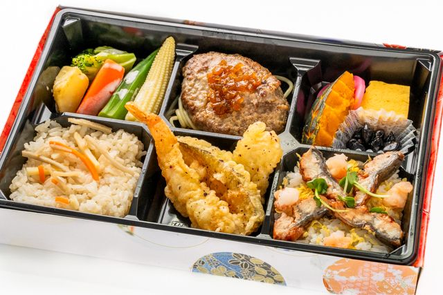 洋食 出水-鰻と海老のチラシ寿司と天ぷら3種のグリルハンバーグ弁当