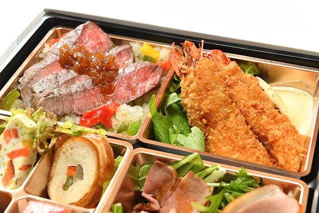 洋食 出水-国産牛ロースステーキとフライドシュリンプの8種彩り弁当