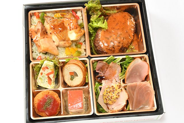 洋食 出水-特製グリルチキンと国産ハンバーグの8種彩り弁当