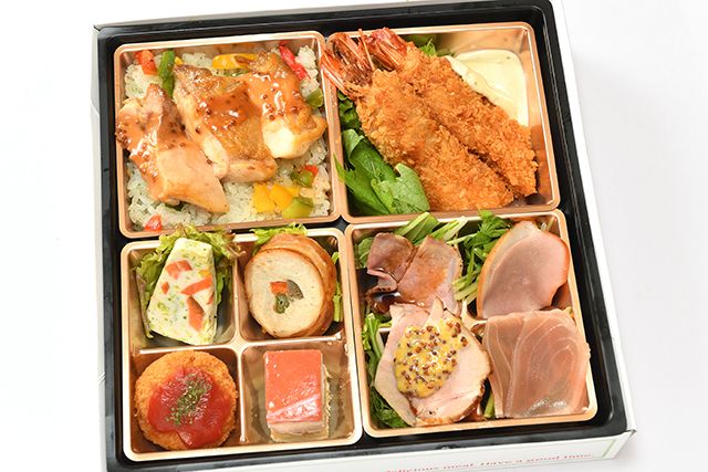 洋食 出水-特製グリルチキンとフライドシュリンプの8種彩り弁当