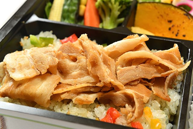 洋食 出水-10種野菜のポークジンジャー弁当