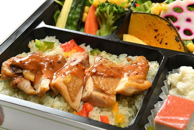 洋食 出水-10種野菜の特製グリルチキン弁当