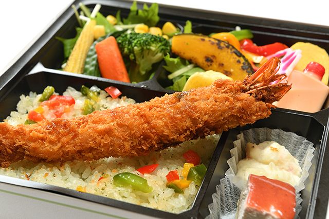 洋食 出水-10種野菜のジャンボエビフライ弁当