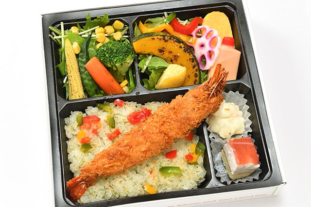 洋食 出水-10種野菜のジャンボエビフライ弁当