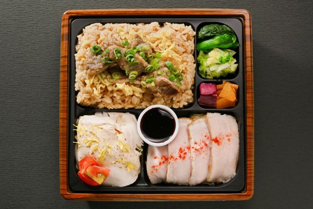 苑囿（香川店）-牛焼肉ビビンバとバンバンジーサラダ弁当