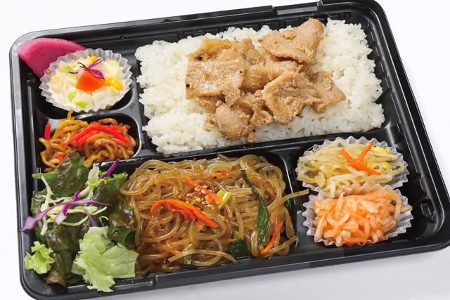 焼肉弁当からいや-豚カルビ×チャプチェ（OE）
