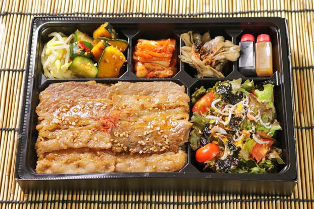 一塊之肉（香川店）-牛カルビ焼肉とからすみしらすサラダ弁当